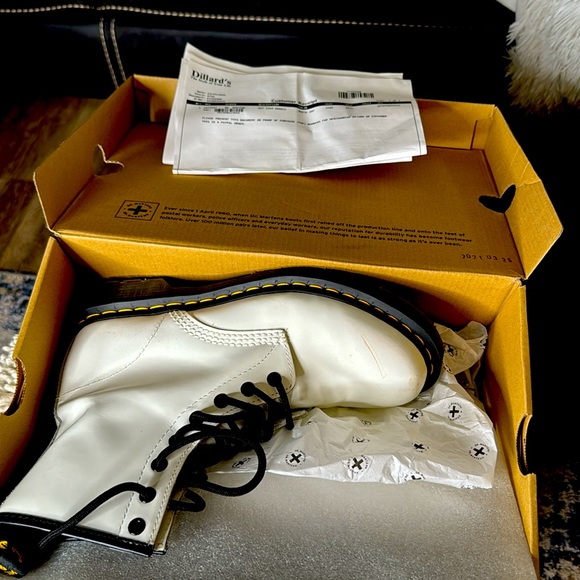 Dr. Marten Combat - THE ORIGINAL. STILL NEW! 1460 SMOOTH LEATHER LACE UP BOOTS - Picture 9 of 17